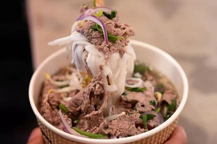 Wisata Kuliner di Vietnam: Menyelami Budaya Makanan Jalanan
