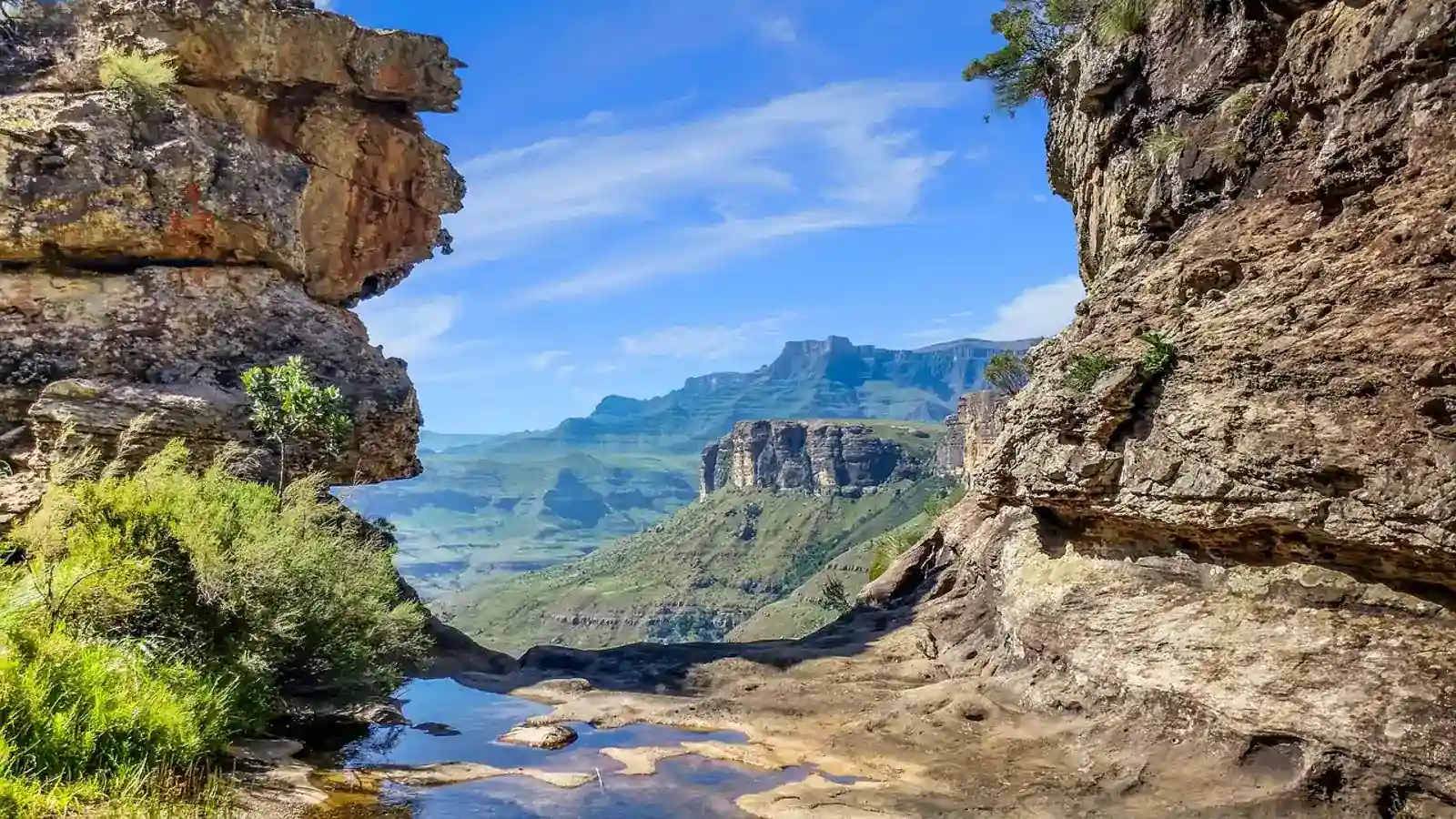 Drakensberg Mountains, Afrika Selatan – Pegunungan indah dengan pemandangan yang luar biasa dan kesempatan hiking