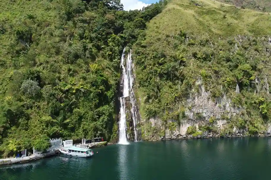 Tempat Wisata Danau dan Air Terjun Terbaru_11zon Tempat Wisata Danau dan Air Terjun Terbaru