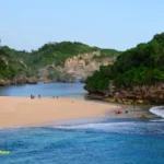 Pantai Drini On The Rock