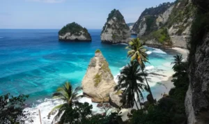 Diamond Beach, Pesona Tebing Putih di Timur Nusa Penida Diamond Beach, Pesona Tebing Putih di Timur Nusa Penida