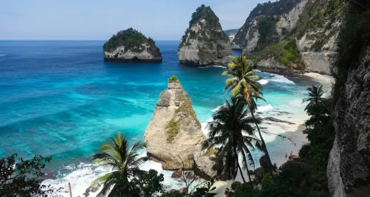 Diamond Beach, Pesona Tebing Putih di Timur Nusa Penida